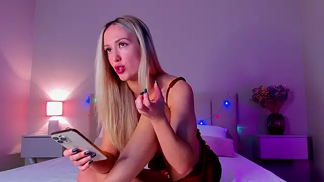 VikkiLustfull online show from 8, 1, 2025