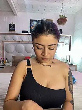 Snapshot of lucianaroy chatting on 29, 1, 2025 lucianaroy online show from 29, 1, 2025
