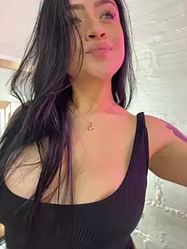 Snapshot of lucianaroy chatting on 28, 2, 2025 lucianaroy online show from 28, 2, 2025