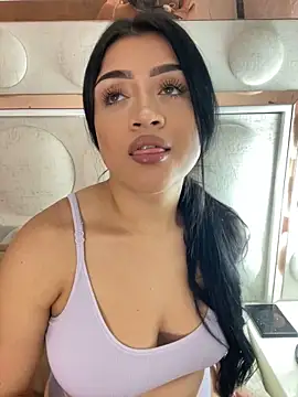 Snapshot of lucianaroy chatting on 28, 2, 2025 lucianaroy online show from 28, 2, 2025