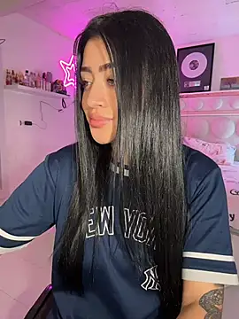 lucianaroy online show from 17, 4, 2026