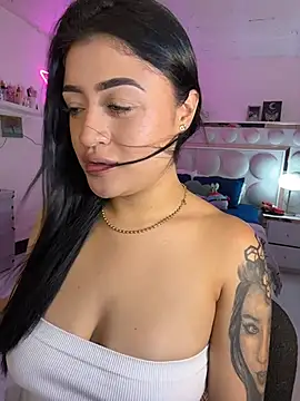 Snapshot of lucianaroy chatting on 5, 7, 2026 lucianaroy online show from 5, 7, 2026