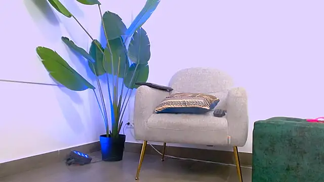 Snapshot of Sara_ow chatting on 4, 5, 2026 Sara ow online show from 4, 5, 2026