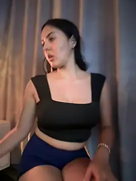 MarianaBenz online show from 27, 1, 2025