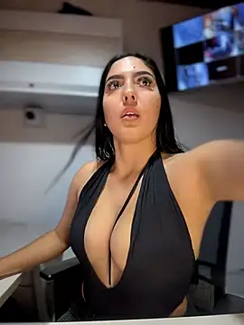 Snapshot of MarianaBenz chatting on 21, 4, 2026 MarianaBenz online show from 21, 4, 2026