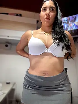 Snapshot of MarianaBenz chatting on 18, 5, 2026 MarianaBenz online show from 18, 5, 2026