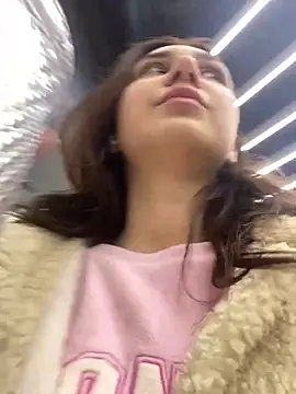 QuitieLia online show from 8, 12, 2024