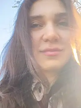 QuitieLia online show from 10, 1, 2025