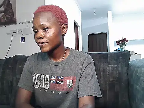 Snapshot of petiteebony_81 chatting on 4, 5, 2026 petiteebony 81 online show from 4, 5, 2026