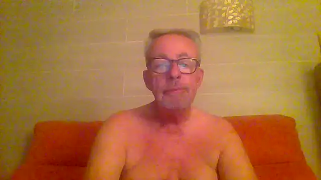 Snapshot of tuggy59 chatting on 10, 9, 2025 tuggy59 online show from 10, 9, 2025