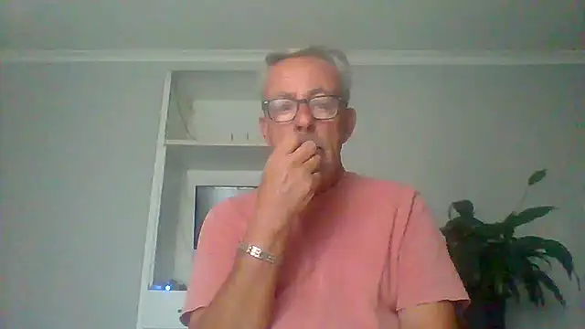 Snapshot of tuggy59 chatting on 14, 9, 2025 tuggy59 online show from 14, 9, 2025