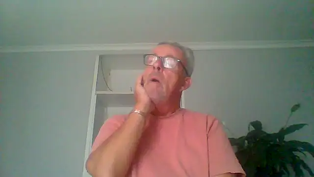 Snapshot of tuggy59 chatting on 15, 9, 2025 tuggy59 online show from 15, 9, 2025