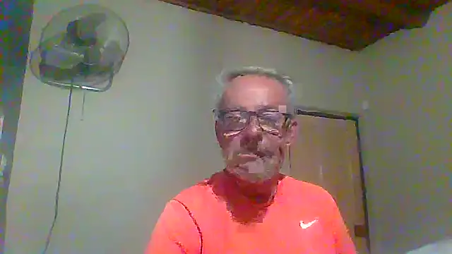 Snapshot of tuggy59 chatting on 11, 10, 2025 tuggy59 online show from 11, 10, 2025