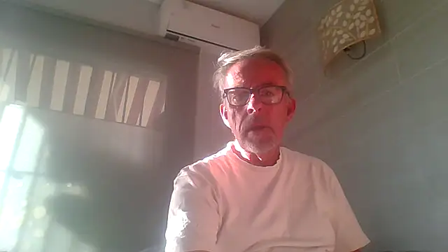 Snapshot of tuggy59 chatting on 31, 10, 2025 tuggy59 online show from 31, 10, 2025