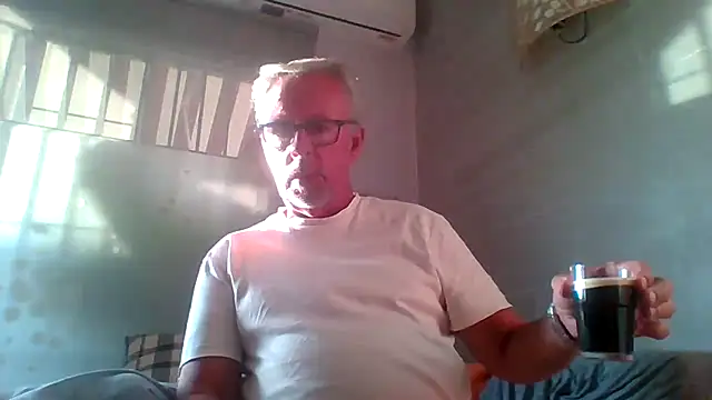 Snapshot of tuggy59 chatting on 9, 11, 2025 tuggy59 online show from 9, 11, 2025