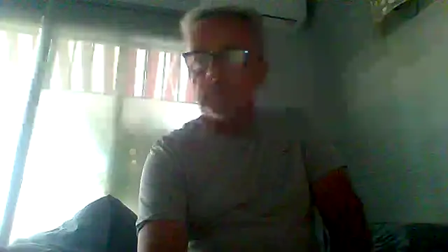 Snapshot of tuggy59 chatting on 12, 11, 2025 tuggy59 online show from 12, 11, 2025