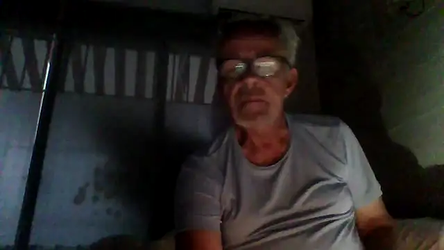 Snapshot of tuggy59 chatting on 13, 11, 2025 tuggy59 online show from 13, 11, 2025