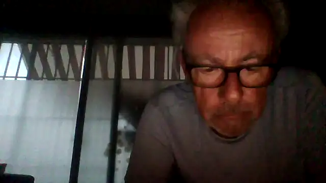 Snapshot of tuggy59 chatting on 14, 11, 2025 tuggy59 online show from 14, 11, 2025