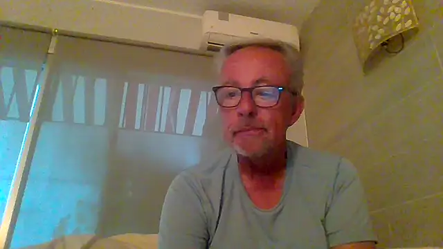 Snapshot of tuggy59 chatting on 17, 11, 2025 tuggy59 online show from 17, 11, 2025