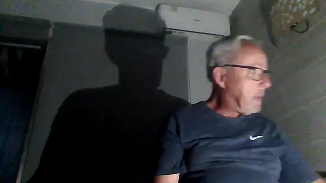 Snapshot of tuggy59 chatting on 26, 11, 2025 tuggy59 online show from 26, 11, 2025