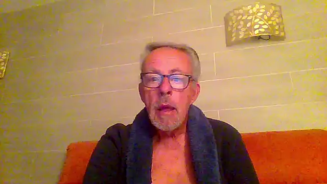 Snapshot of tuggy59 chatting on 28, 11, 2025 tuggy59 online show from 28, 11, 2025