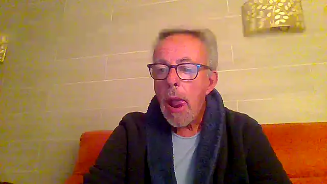 Snapshot of tuggy59 chatting on 29, 11, 2025 tuggy59 online show from 29, 11, 2025