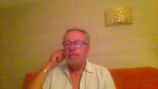Snapshot of tuggy59 chatting on 21, 4, 2026 tuggy59 online show from 21, 4, 2026
