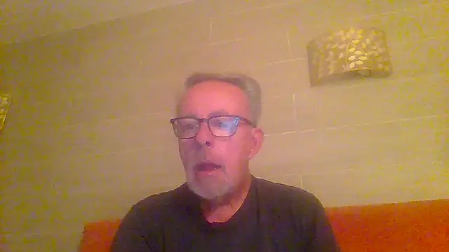 Snapshot of tuggy59 chatting on 24, 4, 2026 tuggy59 online show from 24, 4, 2026