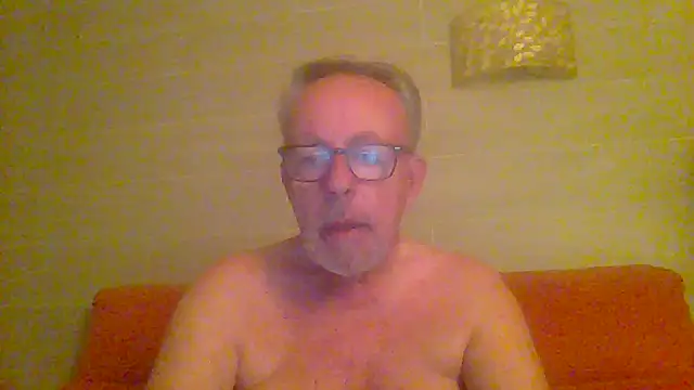 Snapshot of tuggy59 chatting on 28, 4, 2026 tuggy59 online show from 28, 4, 2026