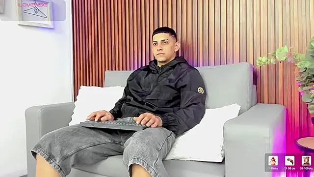Snapshot of Alex_cute77 chatting on 19, 5, 2026 Alex cute77 online show from 19, 5, 2026