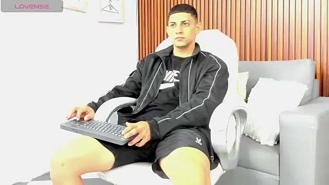 Snapshot of Alex_cute77 chatting on 23, 5, 2026 Alex cute77 online show from 23, 5, 2026