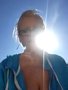 Snapshot of Southern_Bella chatting on 2, 2, 2025 Southern Bella online show from 2, 2, 2025