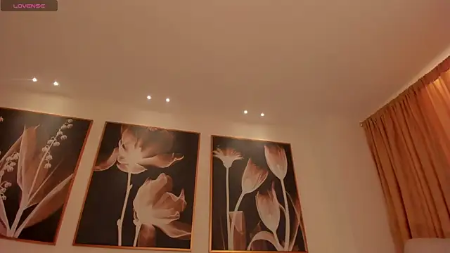 LindseyMoss online show from 8, 1, 2025