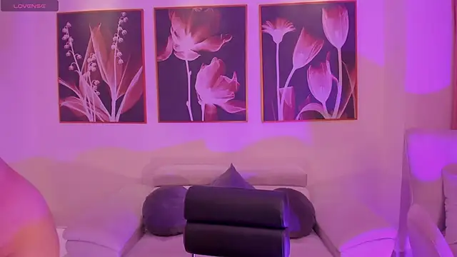 LindseyMoss online show from 9, 1, 2025