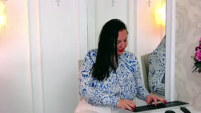 JudithCombs online show from 11, 12, 2024