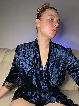 Snapshot of freiiaflower chatting on 17, 10, 2025 freiiaflower online show from 17, 10, 2025