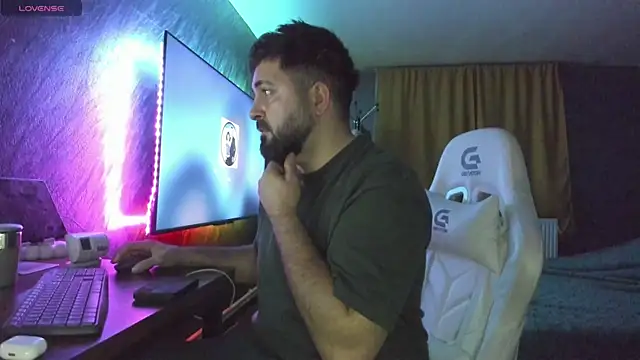 Snapshot of Eduu2322 chatting on 4, 2, 2026 Eduu2322 online show from 4, 2, 2026