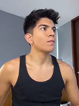 Snapshot of santiago_01 chatting on 3, 10, 2025 santiago 01 online show from 3, 10, 2025
