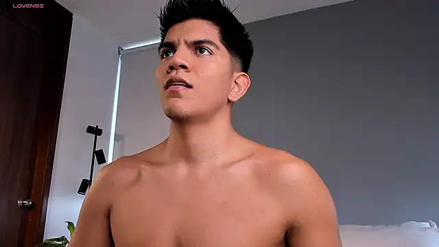 santiago 01 online show from 5, 4, 2026