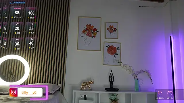 Snapshot of LillyDolls23 chatting on 30, 9, 2025 LillyDolls23 online show from 30, 9, 2025