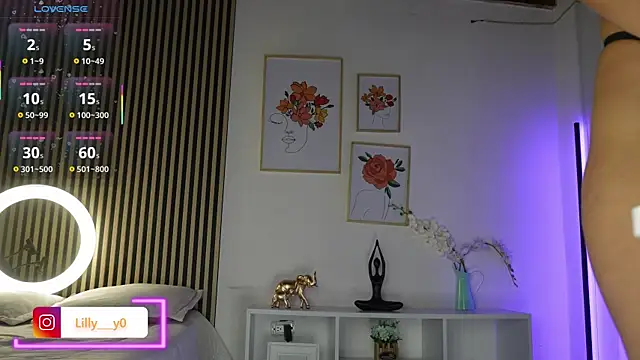 Snapshot of LillyDolls23 chatting on 2, 10, 2025 LillyDolls23 online show from 2, 10, 2025
