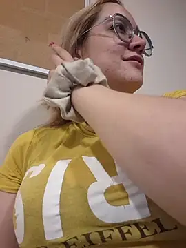 Snapshot of NaomiShimizu chatting on 21, 2, 2026 NaomiShimizu online show from 21, 2, 2026