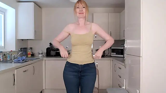 Snapshot of British_Goddess_Anna chatting on 19, 7, 2026 British Goddess Anna online show from 19, 7, 2026