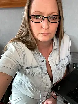 HoneyBluex online show from 4, 2, 2026