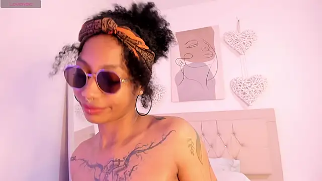 daiana curly online show from 9, 1, 2025