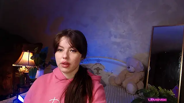 JulieHeets online show from 4, 12, 2024