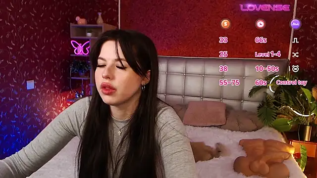 JulieHeets online show from 13, 2, 2025