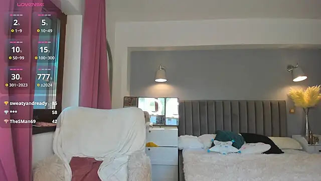 Snapshot of Awesome_Jolie chatting on 5, 10, 2025 Awesome Jolie online show from 5, 10, 2025