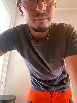 Snapshot of sunsylvain chatting on 20, 10, 2025 sunsylvain online show from 20, 10, 2025