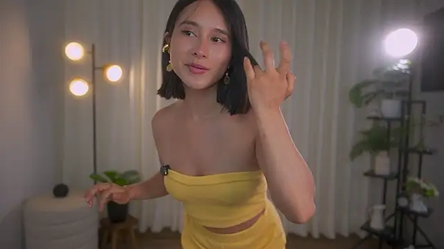 Snapshot of Miss_beee chatting on 7, 1, 2025 Miss beee online show from 7, 1, 2025
